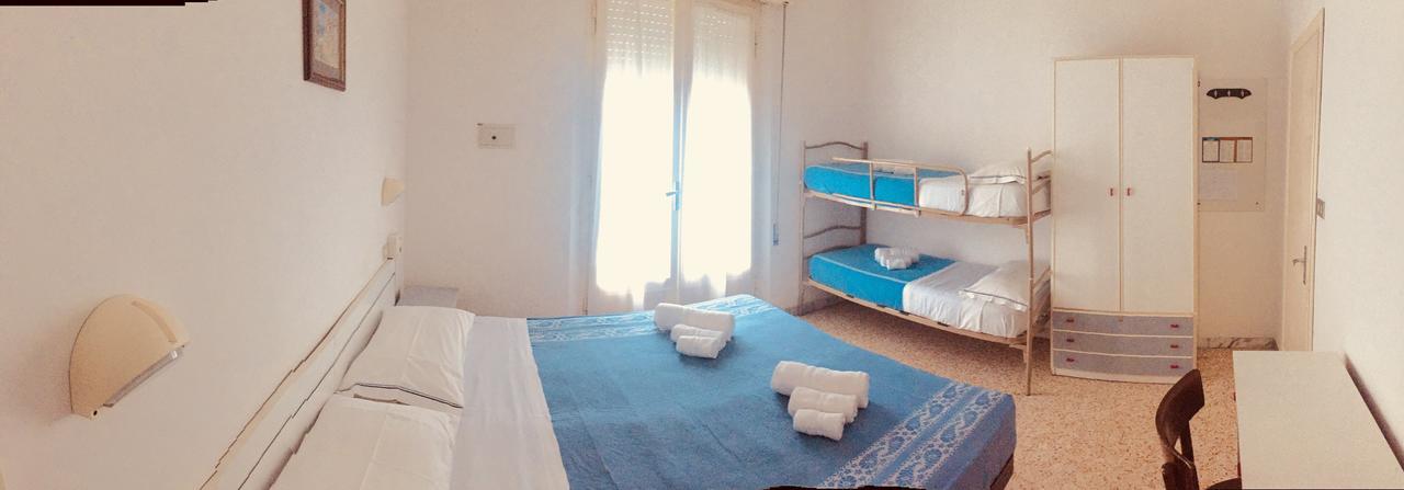 Urania Hotel Fogliano Marina Buitenkant foto