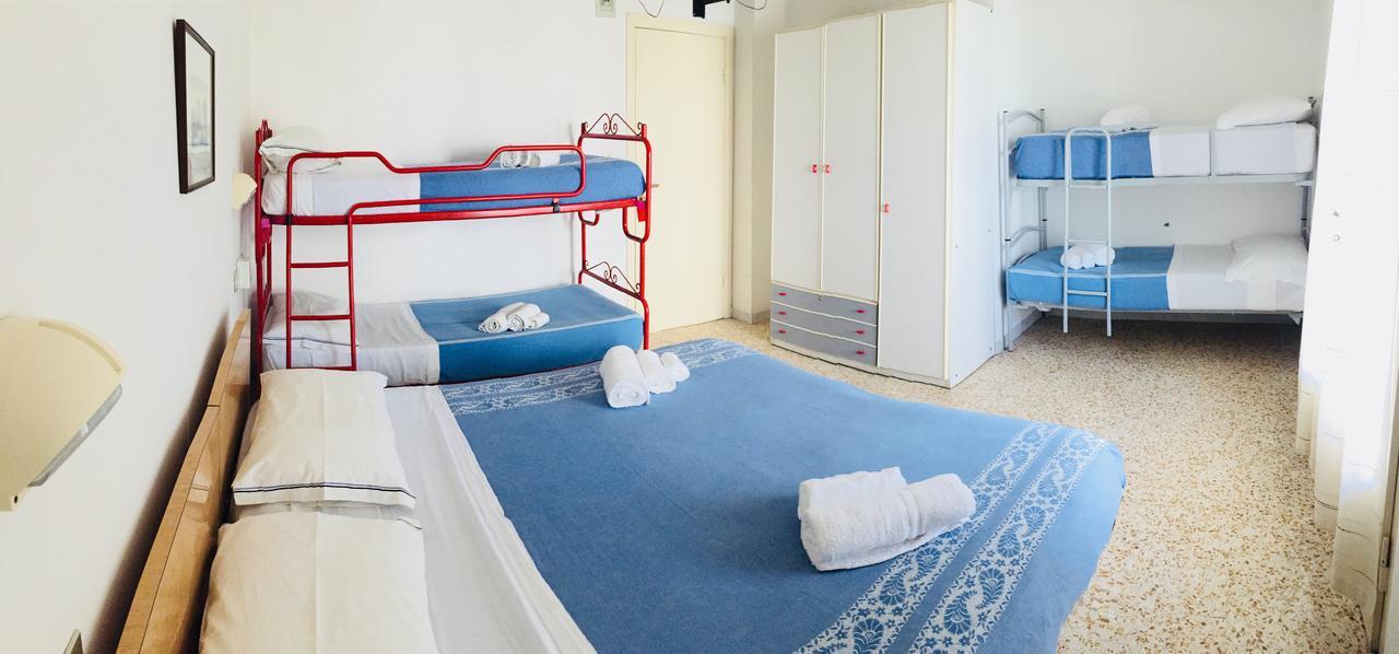 Urania Hotel Fogliano Marina Buitenkant foto