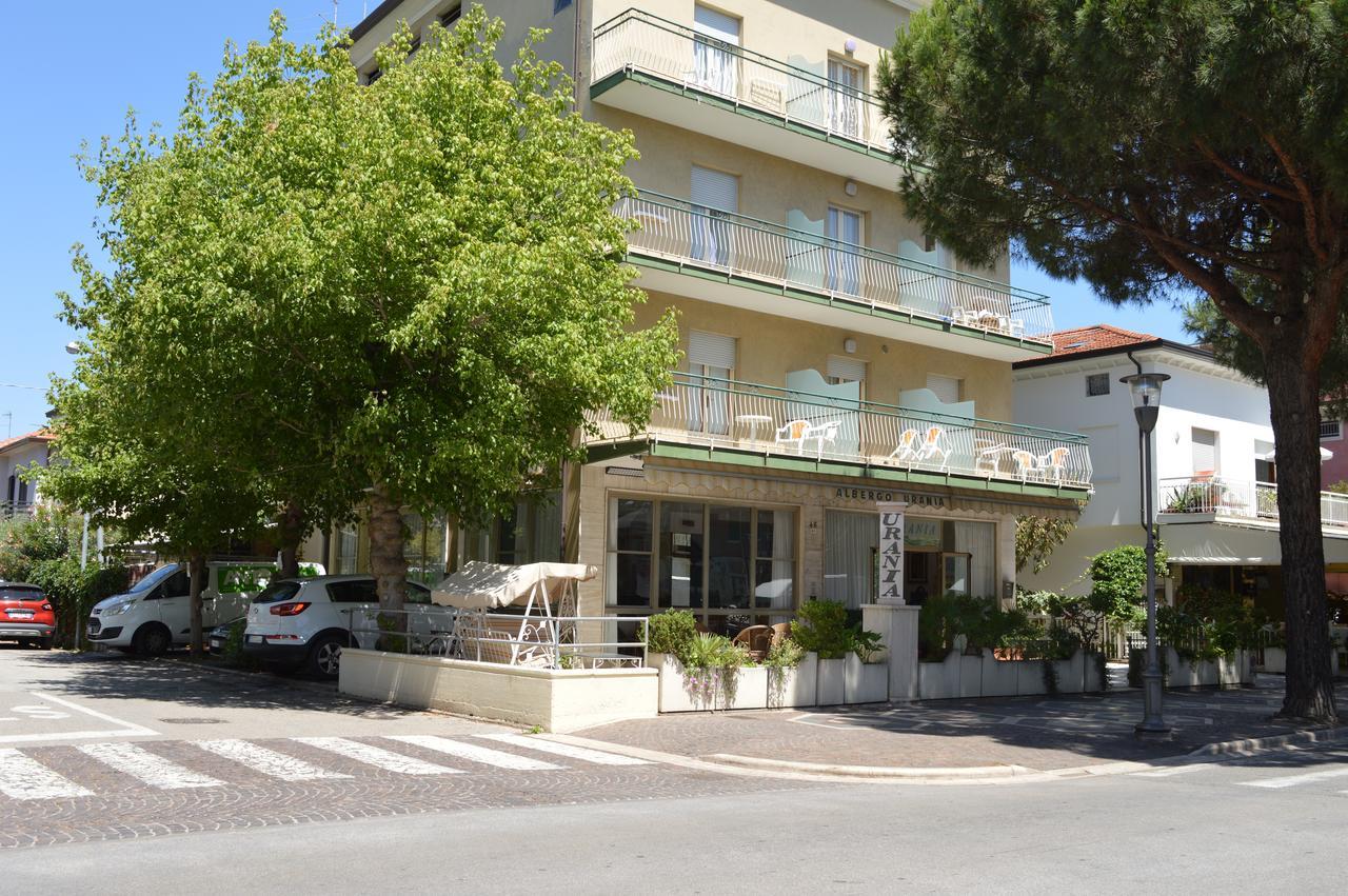 Urania Hotel Fogliano Marina Buitenkant foto