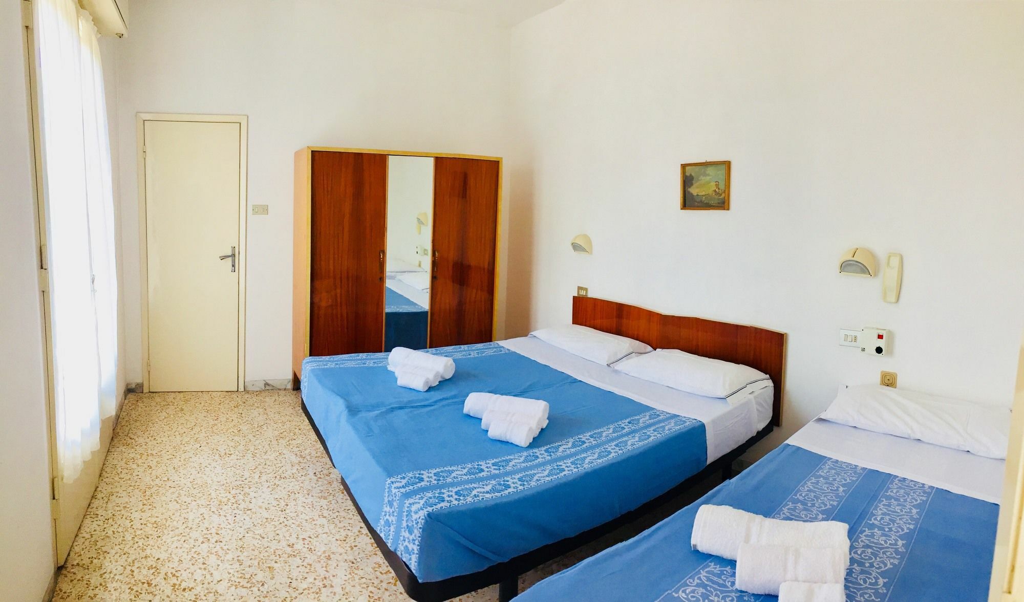 Urania Hotel Fogliano Marina Buitenkant foto