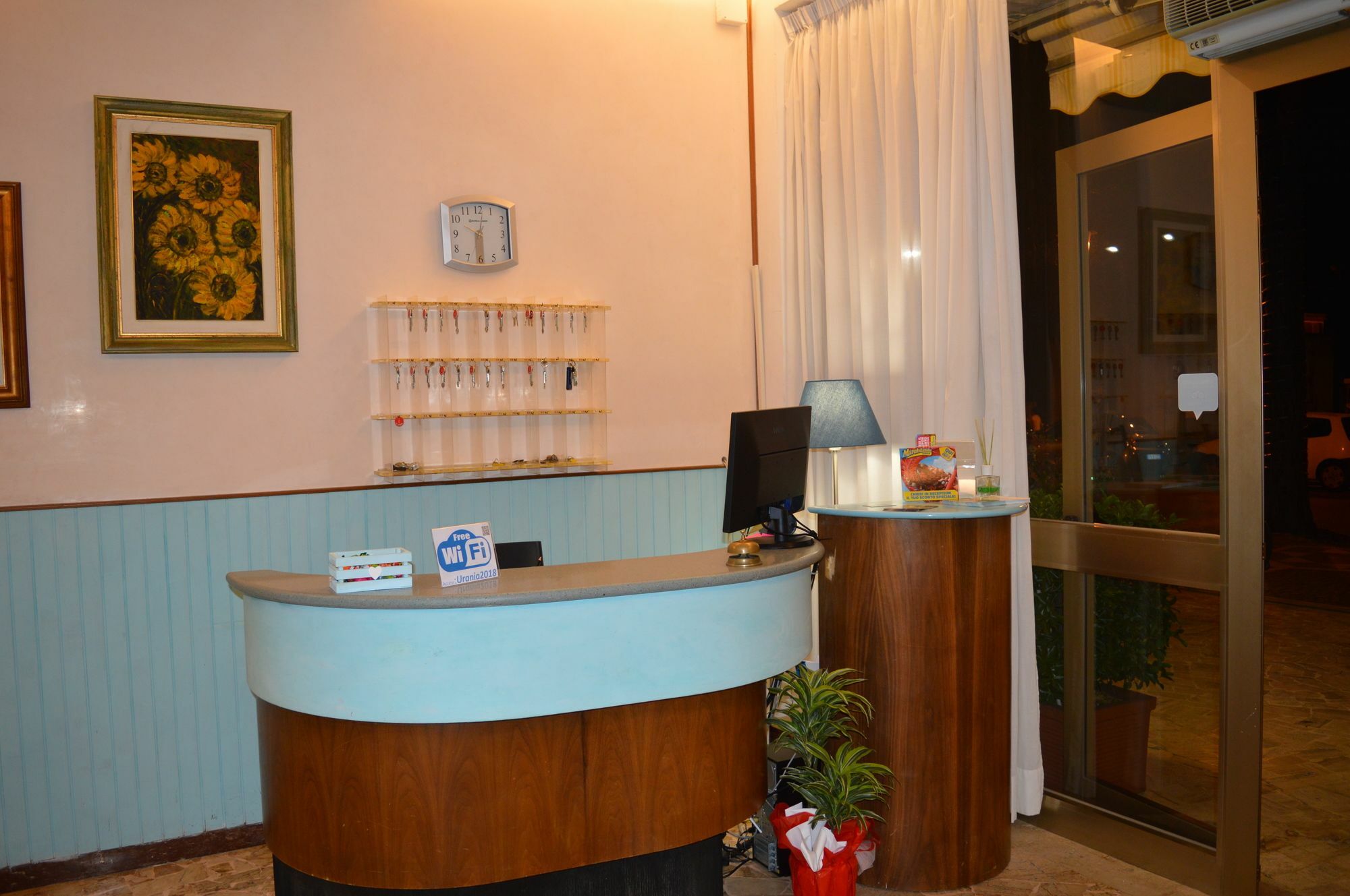 Urania Hotel Fogliano Marina Buitenkant foto