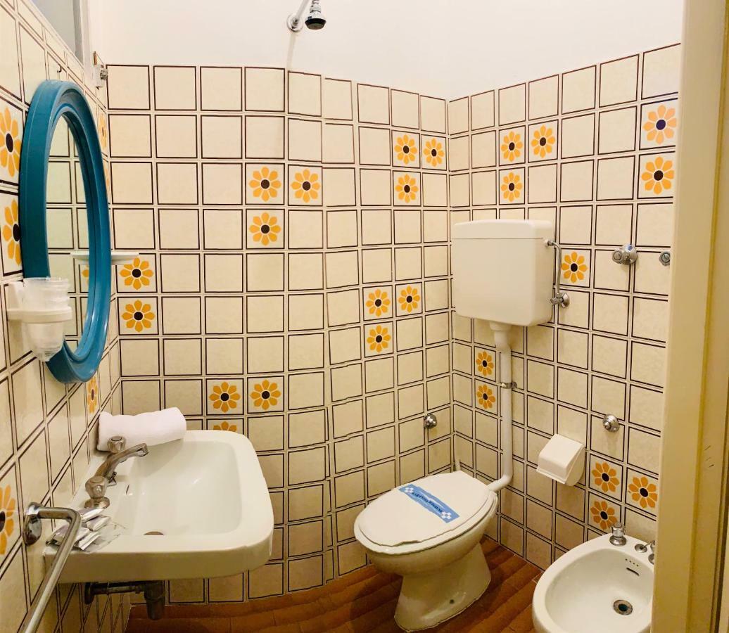 Urania Hotel Fogliano Marina Buitenkant foto